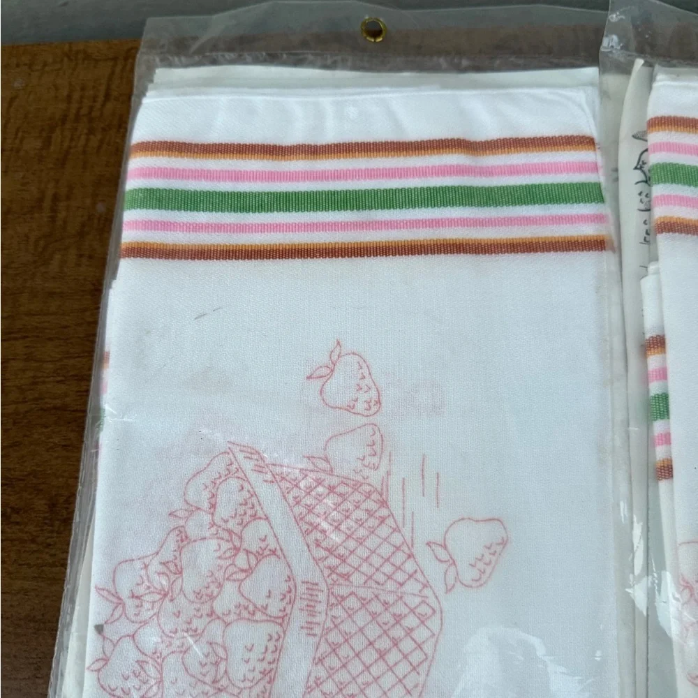 Vogarts Crafts Set of White Kitchen Towels Decorative Embroidery Kit New
